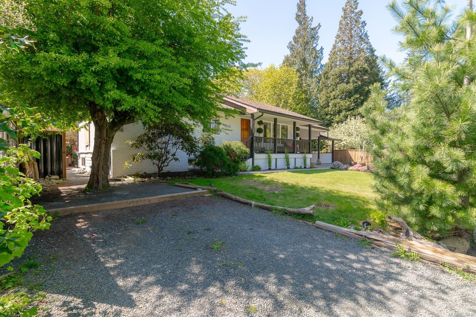 1025 Maple Lane Dr, Parksville, BC