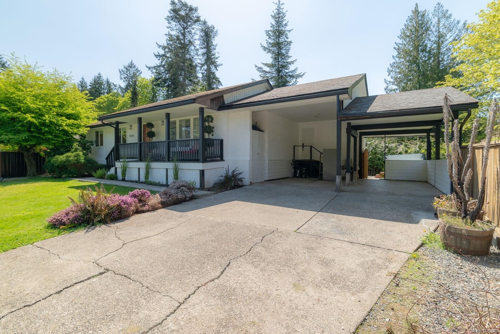 1025 Maple Lane Dr, Parksville, BC