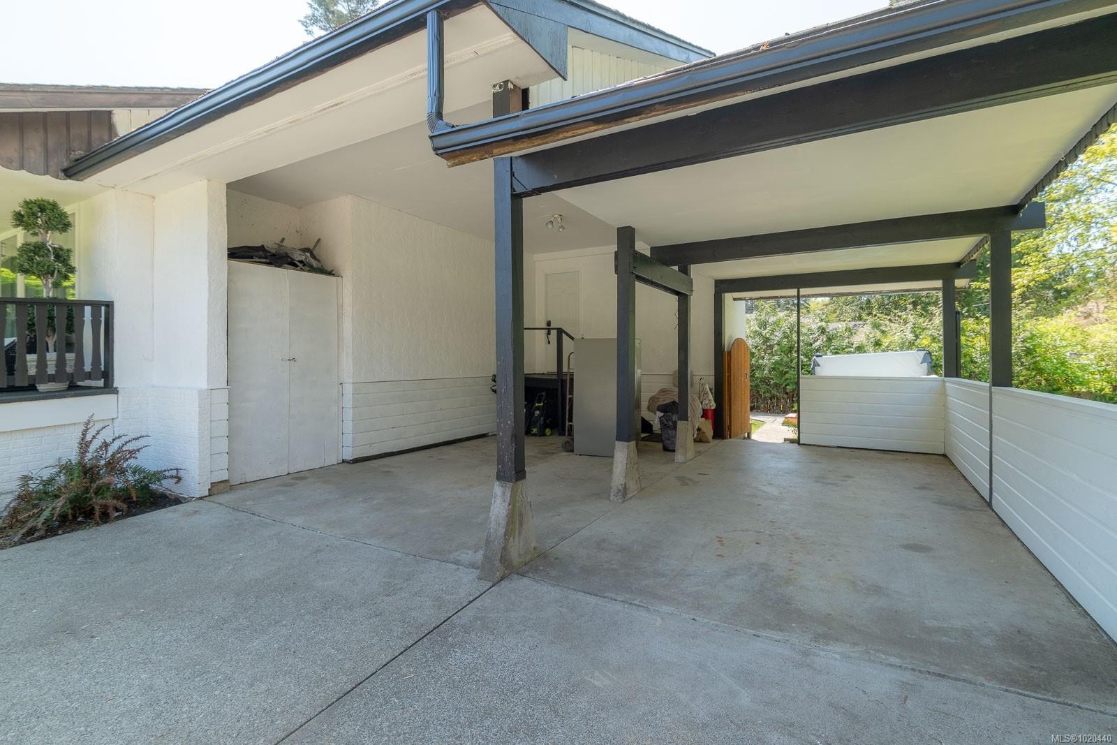 1025 Maple Lane Dr, Parksville, BC