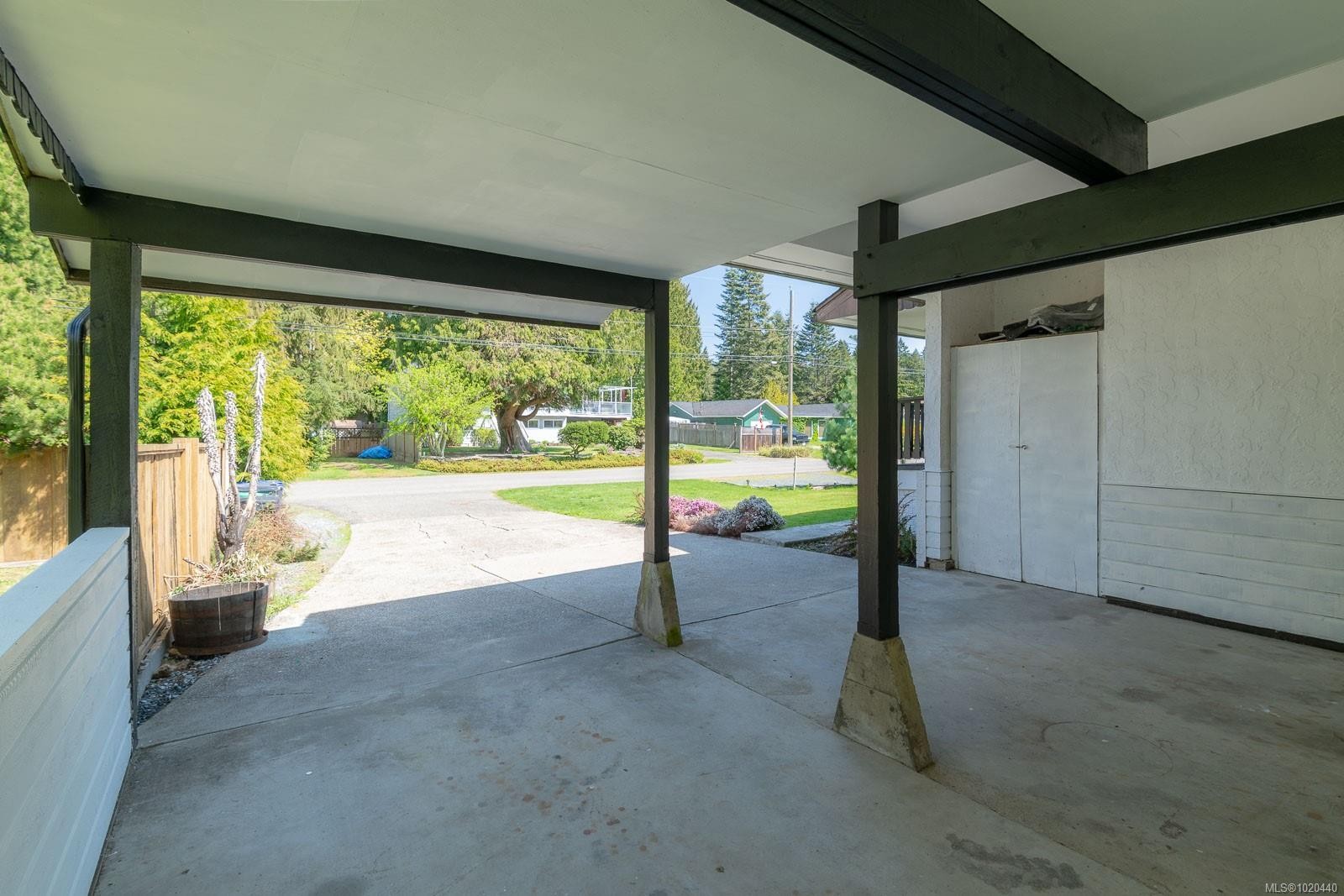 1025 Maple Lane Dr, Parksville, BC