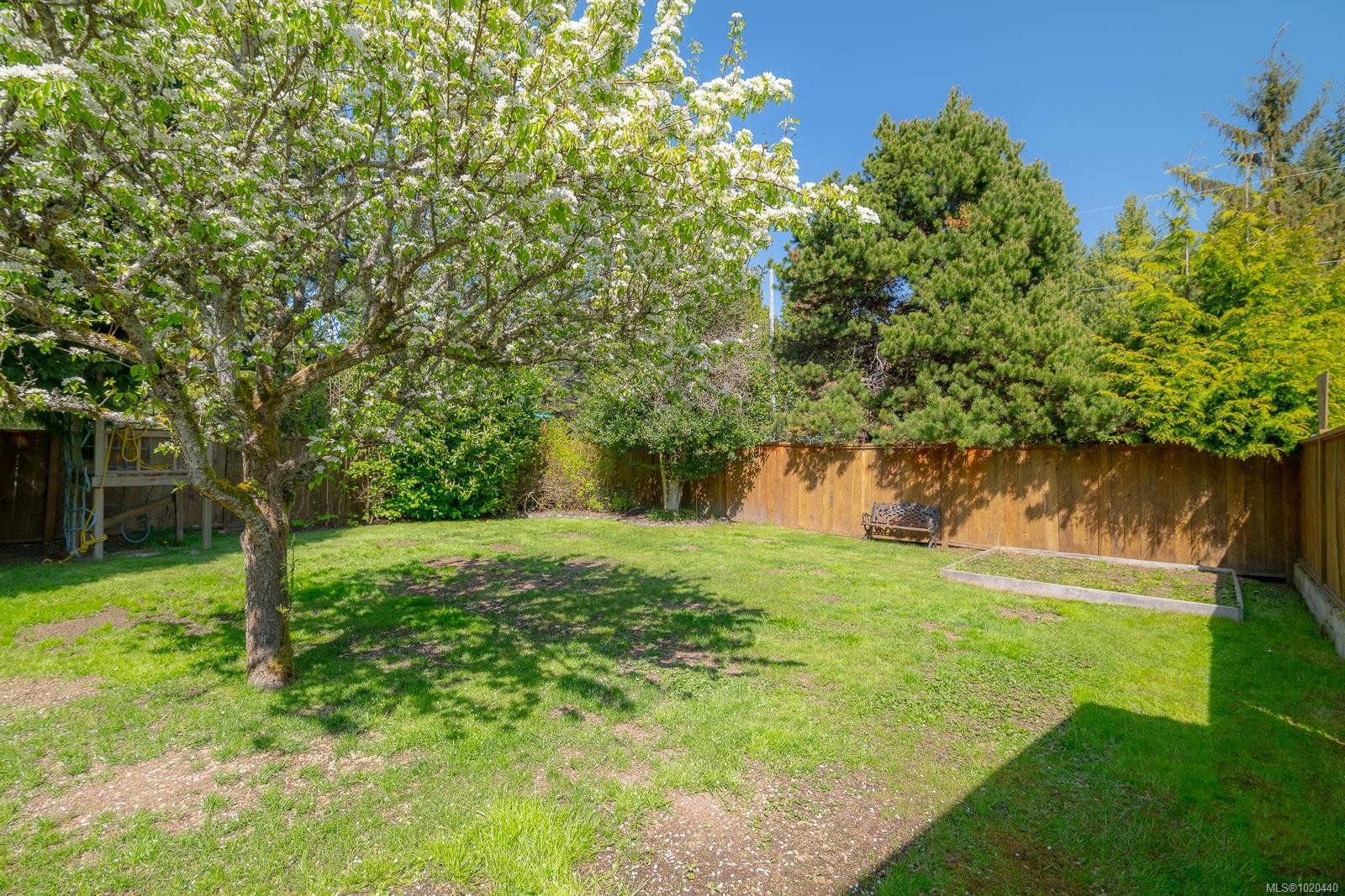 1025 Maple Lane Dr, Parksville, BC