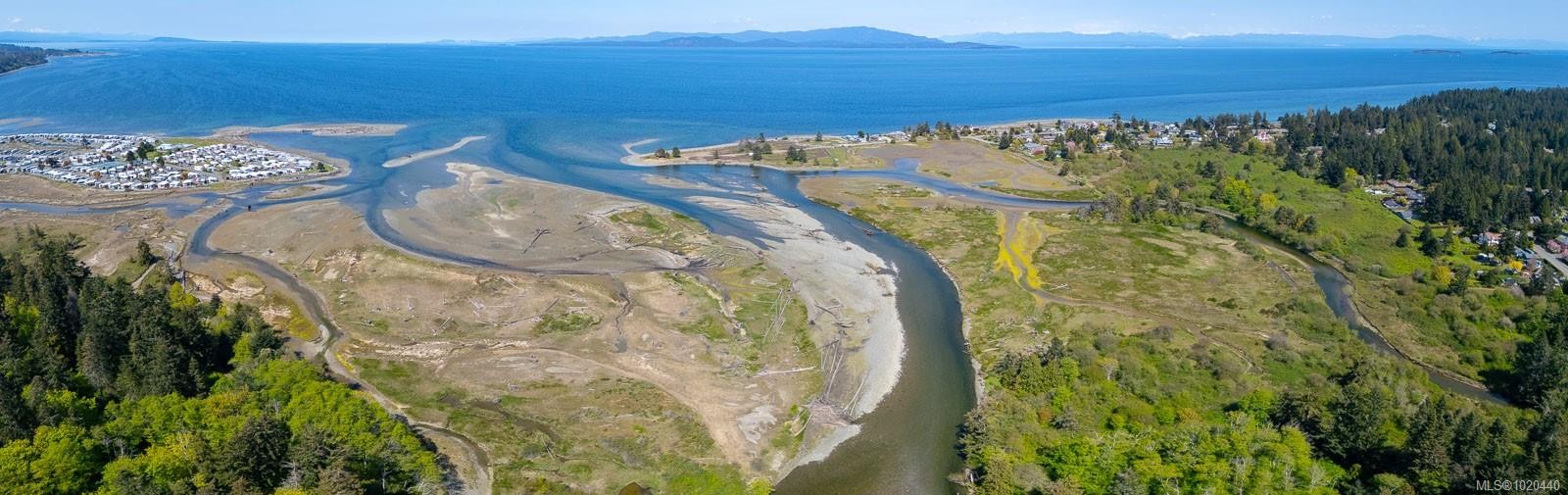 1025 Maple Lane Dr, Parksville, BC