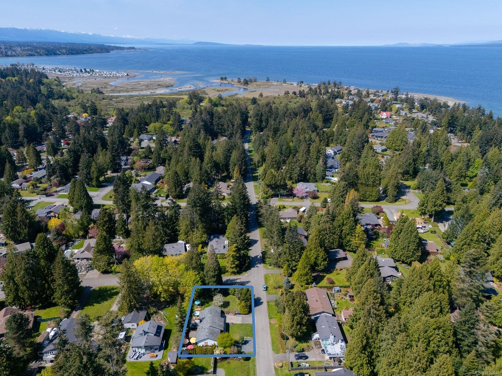 1025 Maple Lane Dr, Parksville, BC