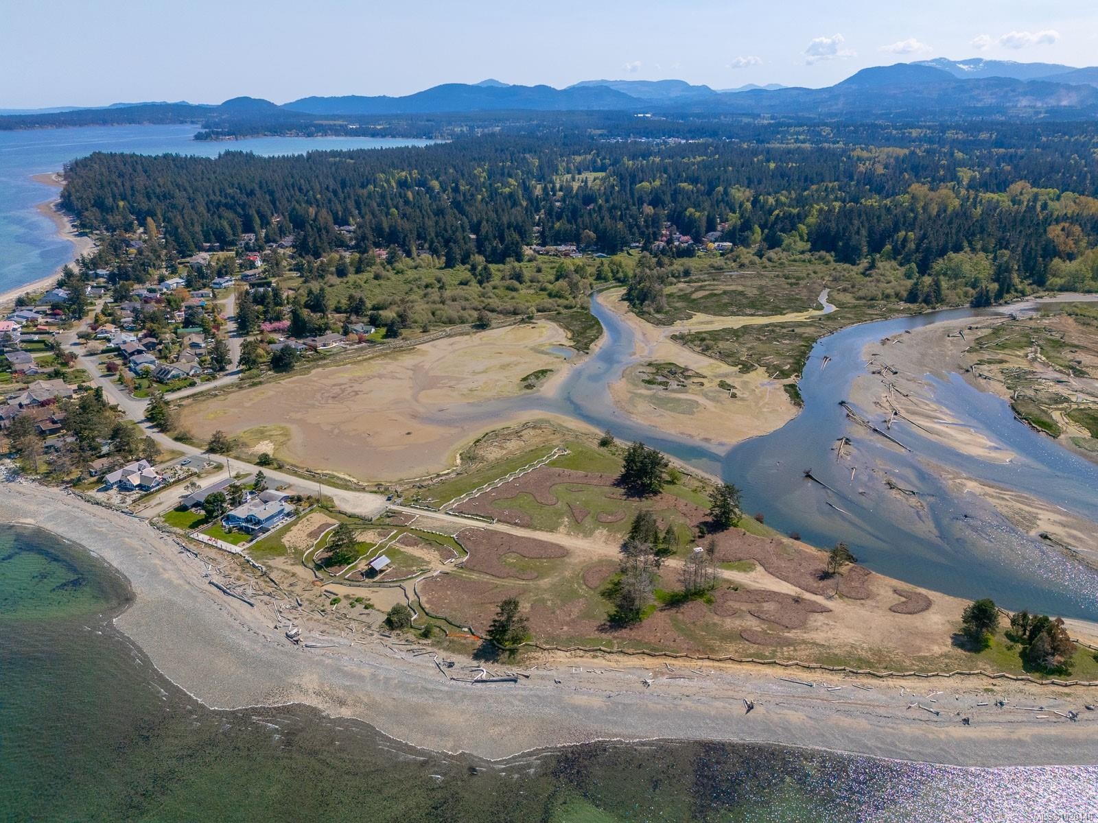 1025 Maple Lane Dr, Parksville, BC