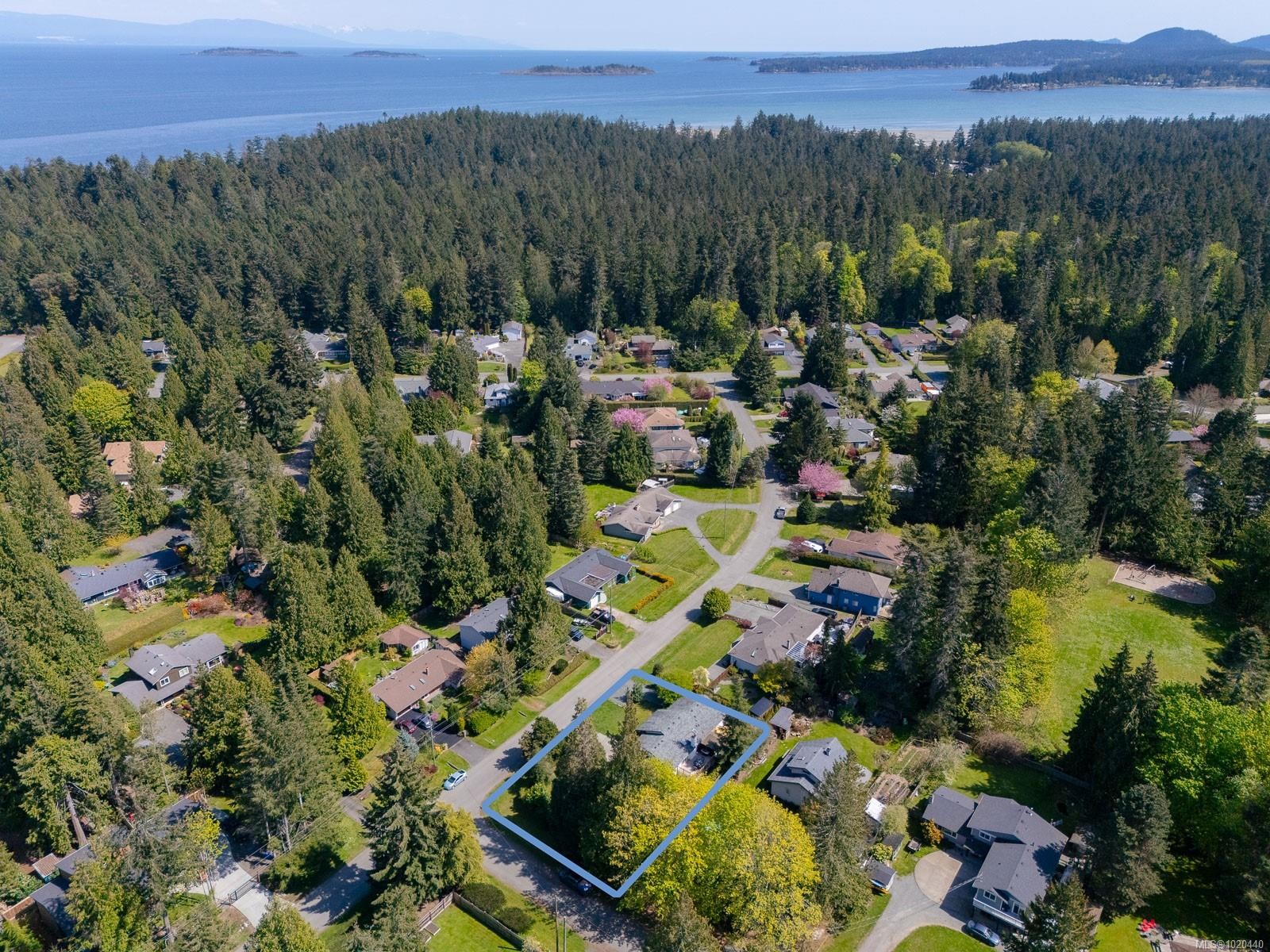 1025 Maple Lane Dr, Parksville, BC