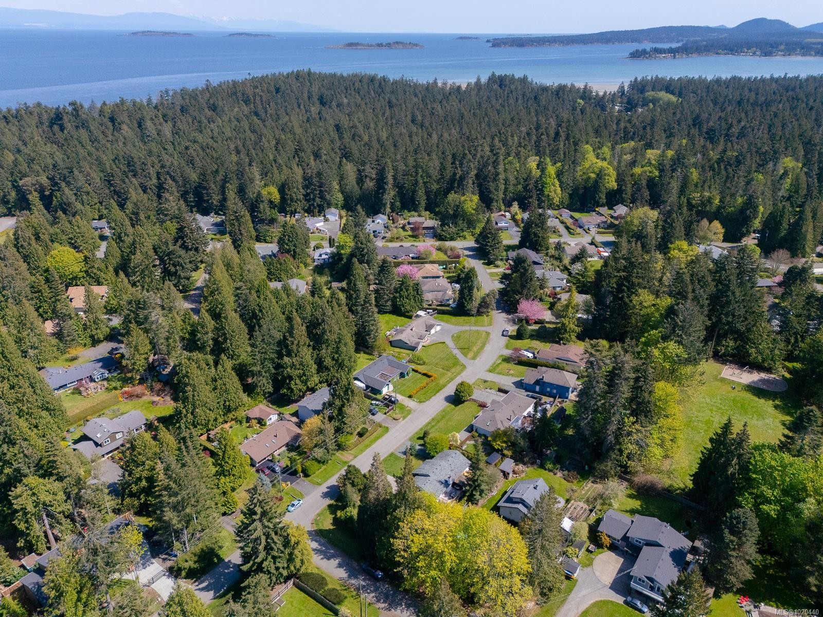 1025 Maple Lane Dr, Parksville, BC