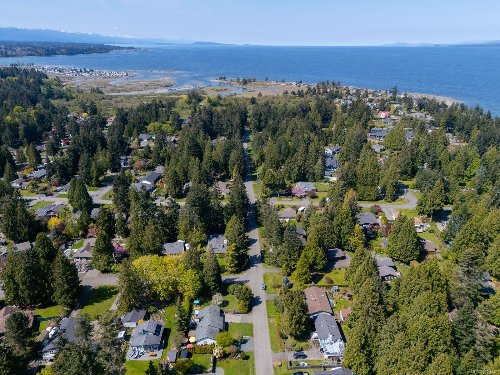 1025 Maple Lane Dr, Parksville, BC