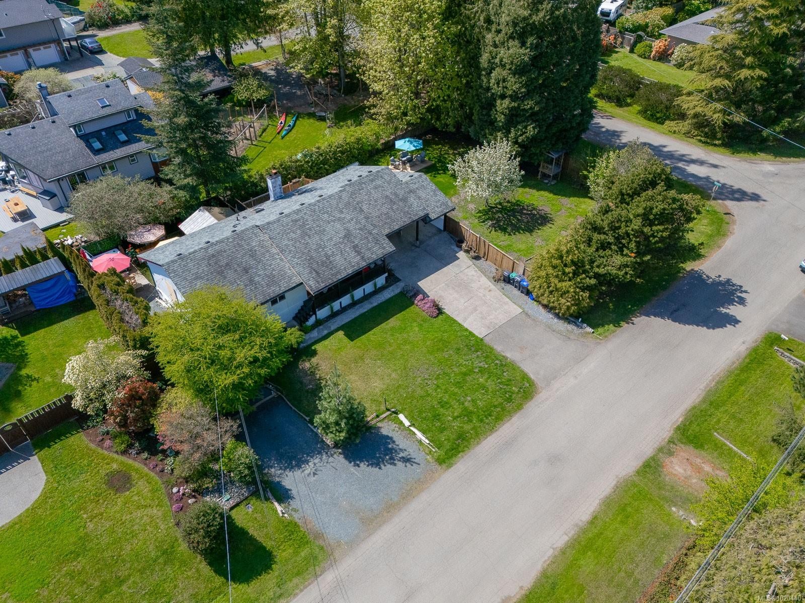 1025 Maple Lane Dr, Parksville, BC