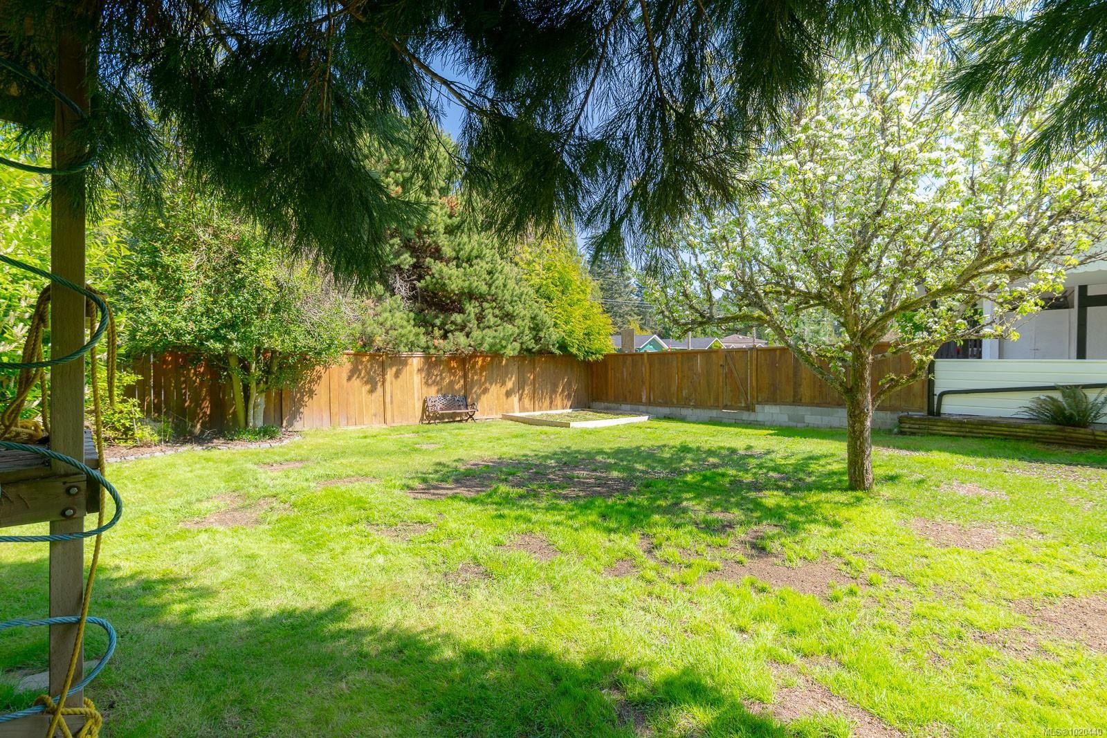 1025 Maple Lane Dr, Parksville, BC