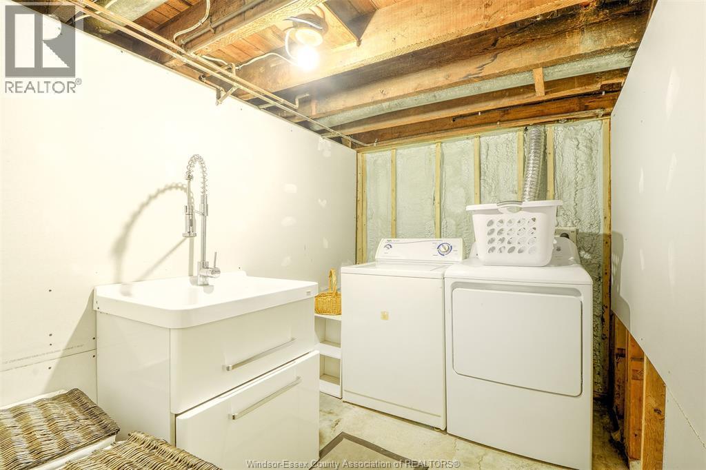 7 Westmoreland, Leamington, ON - Indoor Photo Showing Laundry Room