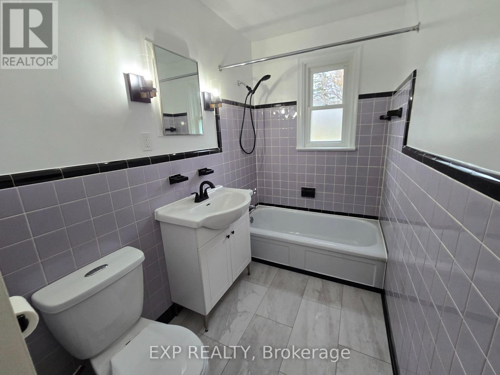 24 Fulham Street, Toronto, ON - Indoor Photo Showing Bathroom