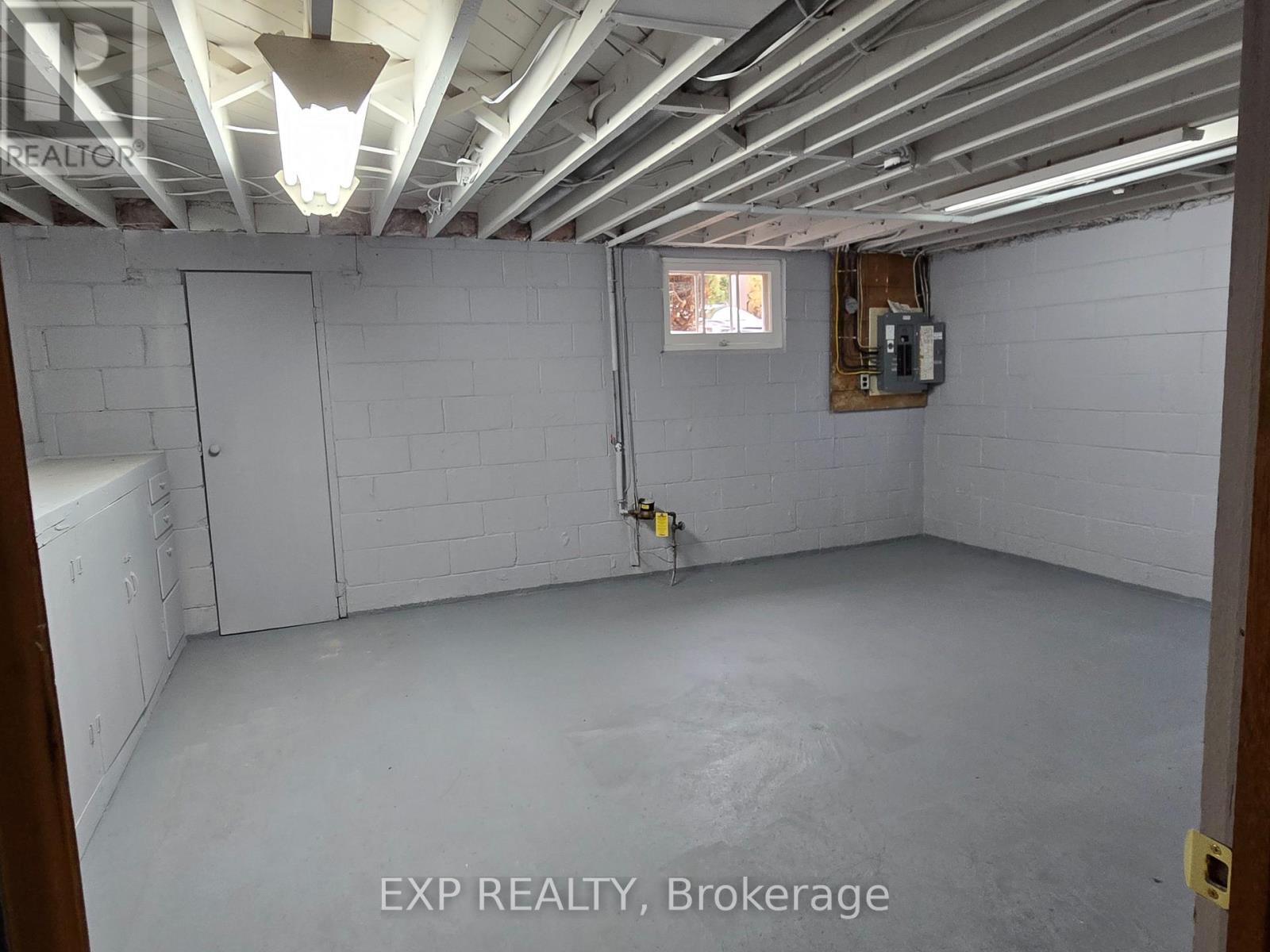 24 Fulham Street, Toronto, ON - Indoor Photo Showing Garage