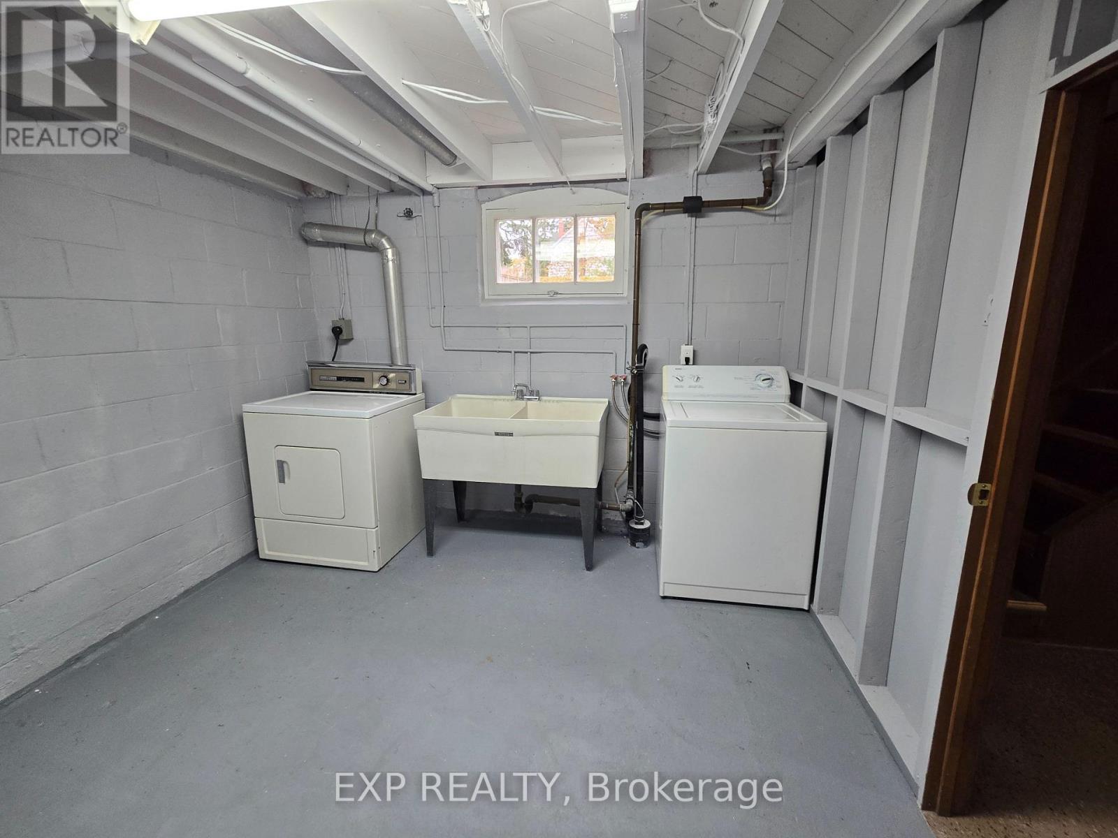 24 Fulham Street, Toronto, ON - Indoor Photo Showing Laundry Room
