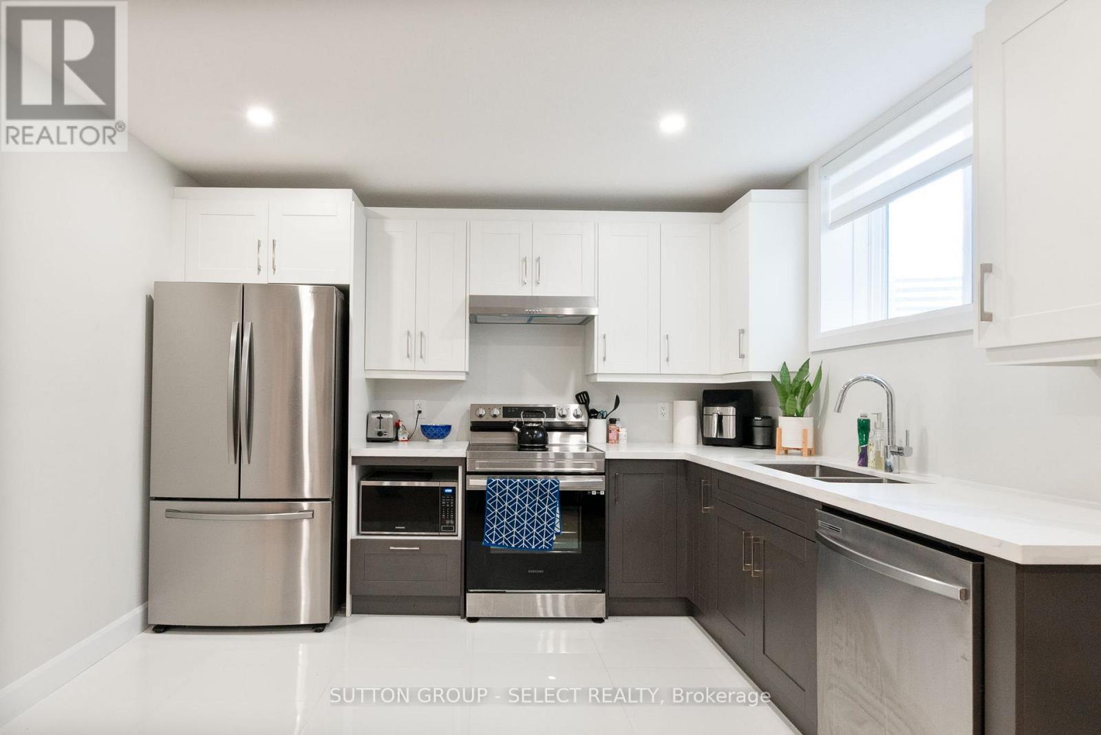 Lower - 2269 Southport Crescent, London South (South U), ON - Indoor Photo Showing Kitchen With Double Sink