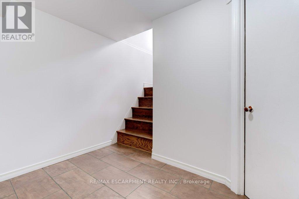 2217 Ghent Avenue, Burlington, ON - Indoor Photo Showing Other Room