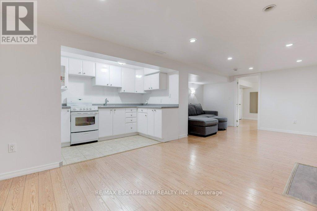 2217 Ghent Avenue, Burlington, ON - Indoor Photo Showing Kitchen