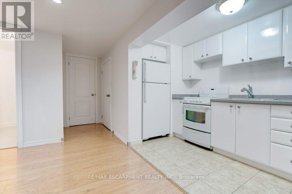 2217 Ghent Avenue, Burlington, ON - Indoor Photo Showing Kitchen