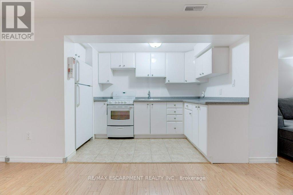 2217 Ghent Avenue, Burlington, ON - Indoor Photo Showing Kitchen