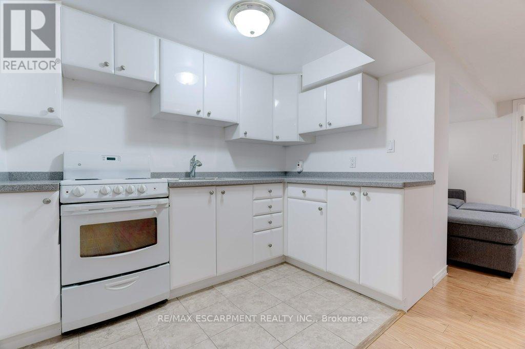 2217 Ghent Avenue, Burlington, ON - Indoor Photo Showing Kitchen