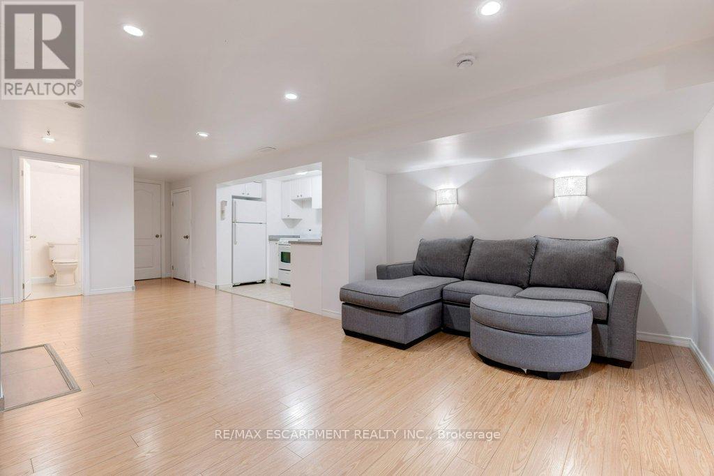 2217 Ghent Avenue, Burlington, ON - Indoor Photo Showing Living Room