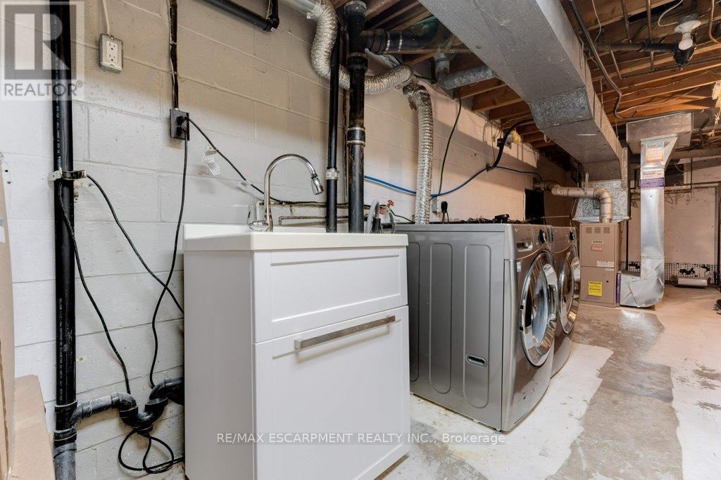 2217 Ghent Avenue, Burlington, ON - Indoor Photo Showing Laundry Room