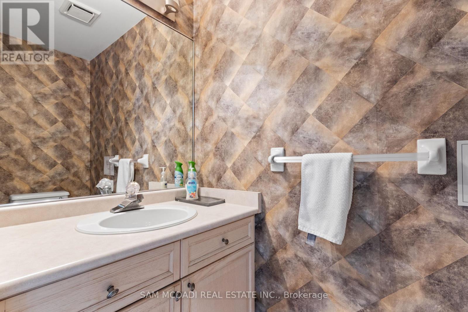 2556 Hammond Road, Mississauga, ON - Indoor Photo Showing Bathroom