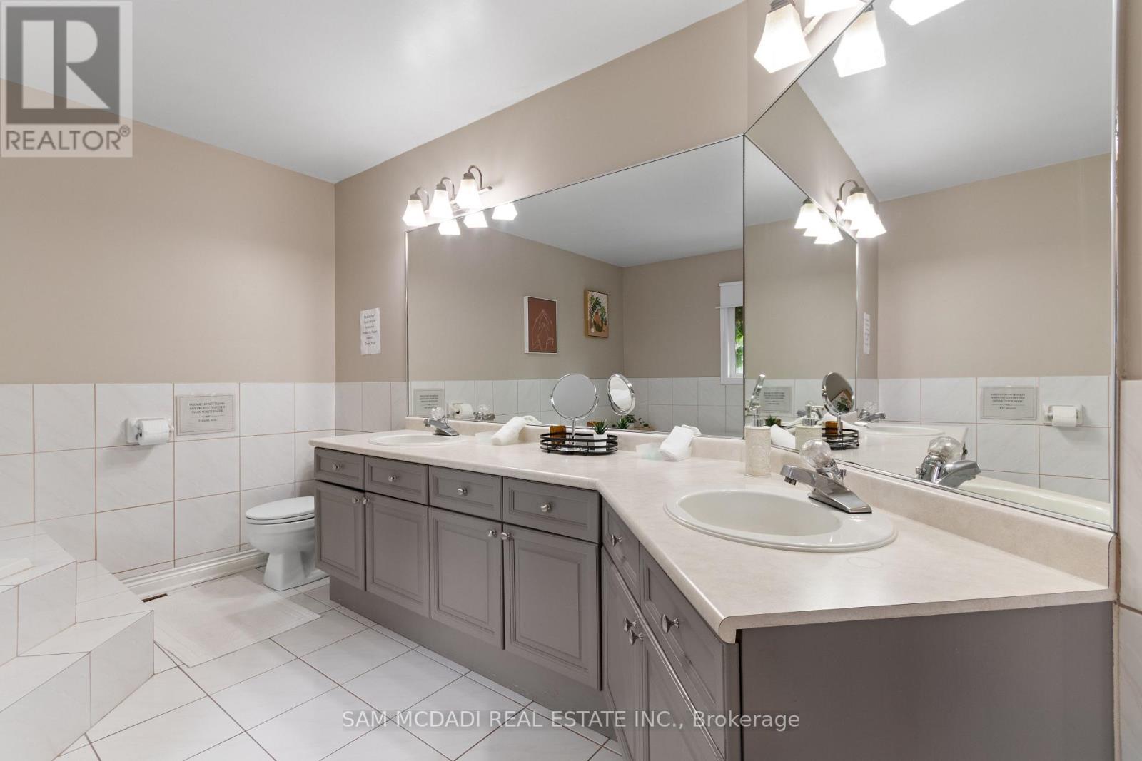 2556 Hammond Road, Mississauga, ON - Indoor Photo Showing Bathroom