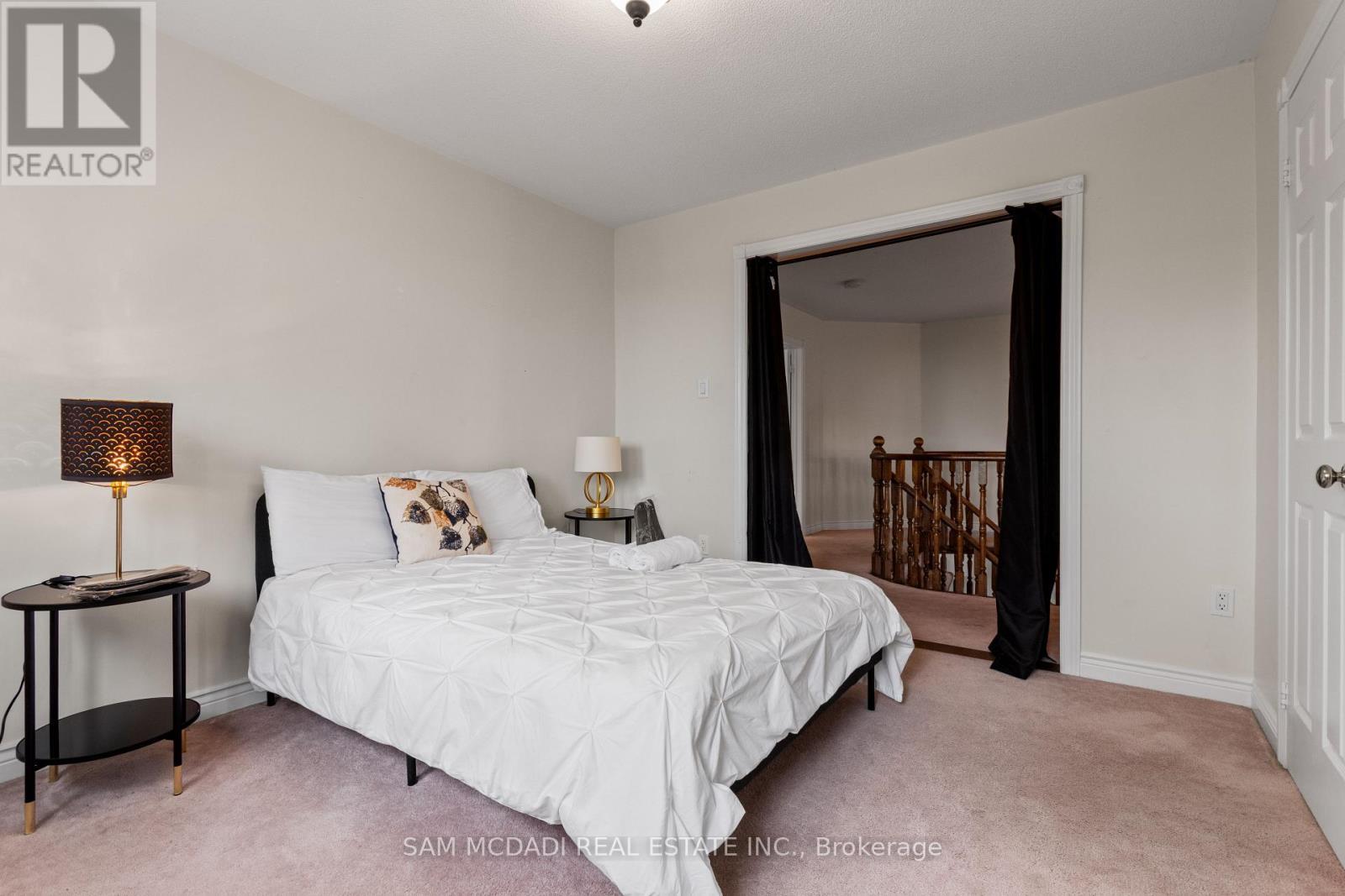 2556 Hammond Road, Mississauga, ON - Indoor Photo Showing Bedroom
