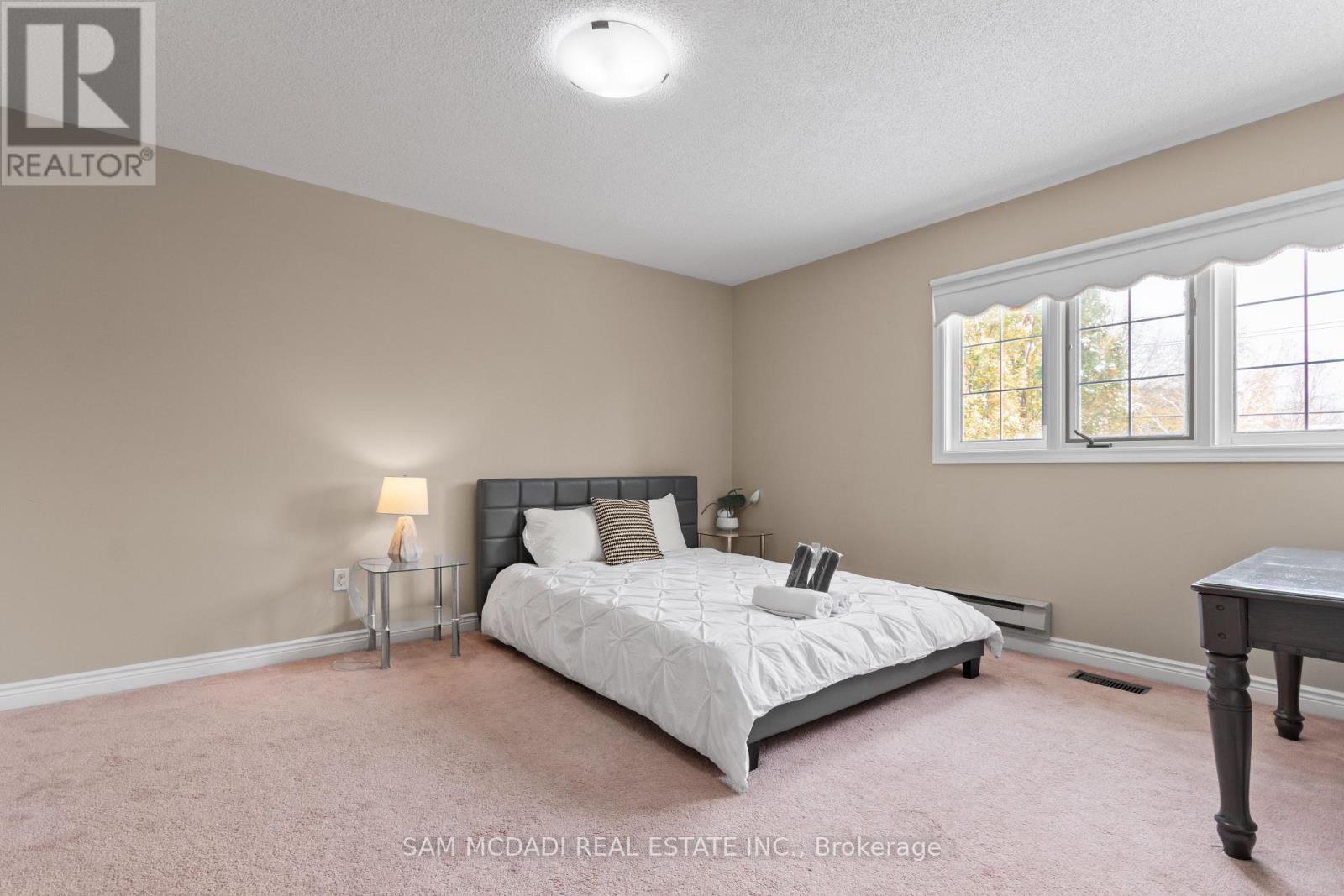 2556 Hammond Road, Mississauga, ON - Indoor Photo Showing Bedroom