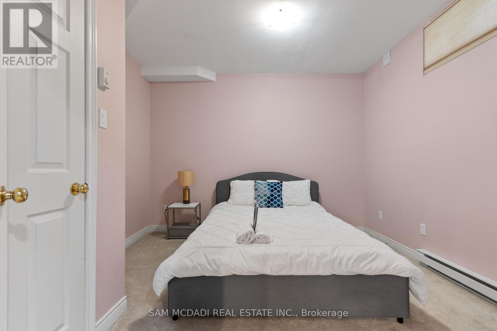 2556 Hammond Road, Mississauga, ON - Indoor Photo Showing Bedroom