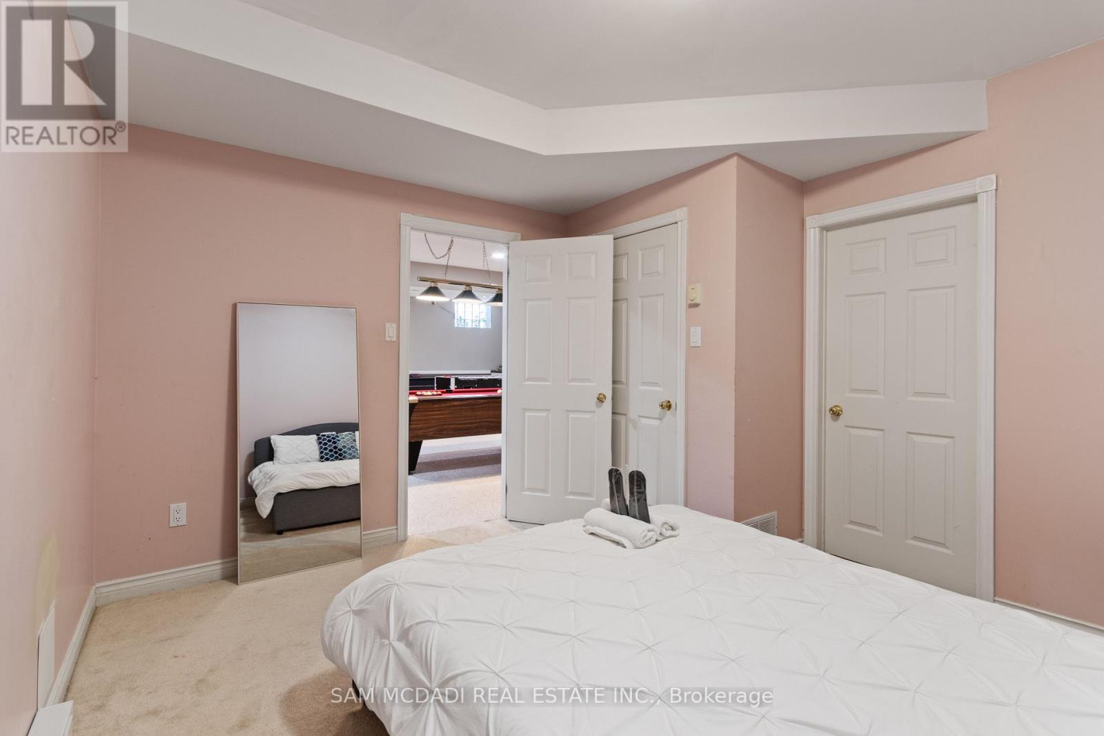 2556 Hammond Road, Mississauga, ON - Indoor Photo Showing Bedroom