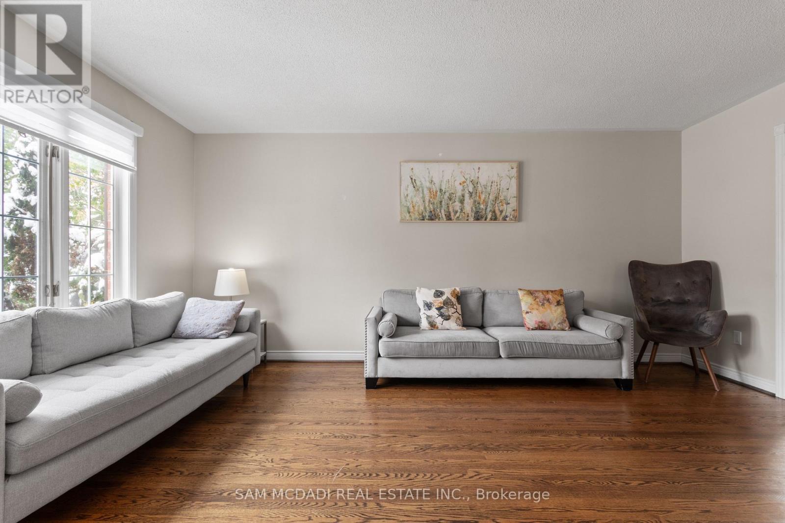 2556 Hammond Road, Mississauga, ON - Indoor Photo Showing Living Room