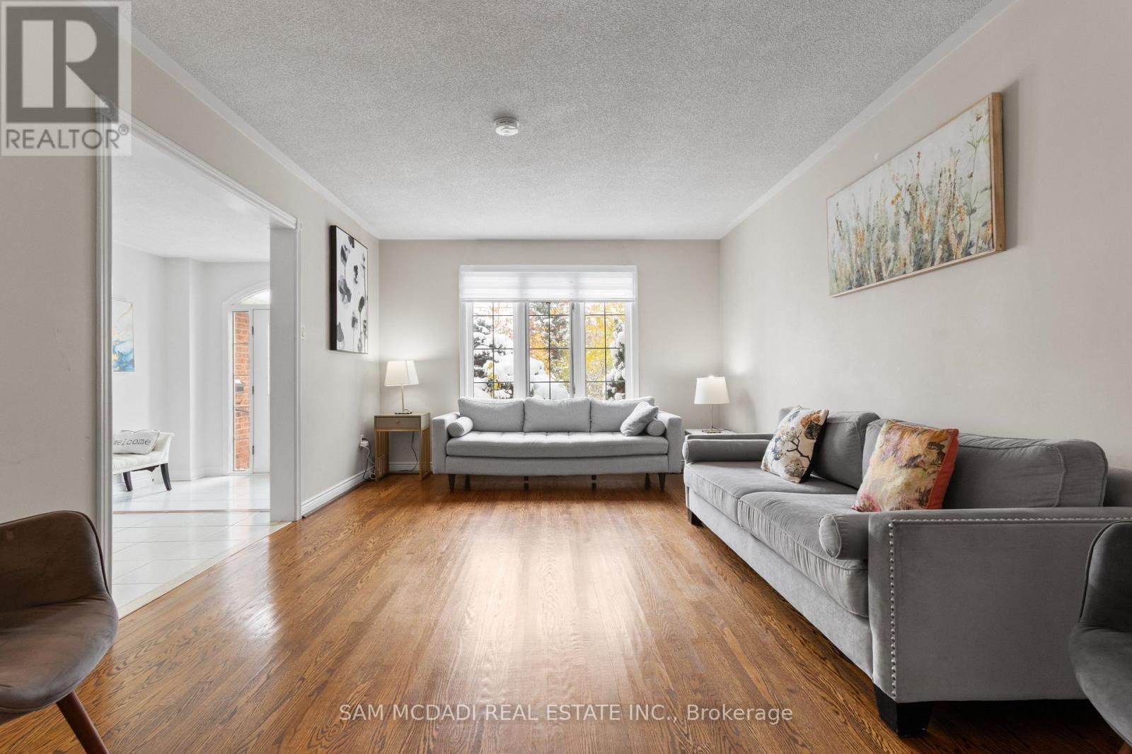 2556 Hammond Road, Mississauga, ON - Indoor Photo Showing Living Room