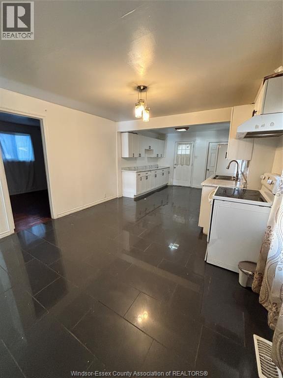 768 Brant, Windsor, ON - Indoor