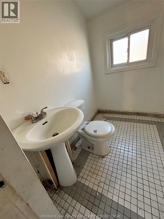 768 Brant, Windsor, ON - Indoor Photo Showing Bathroom