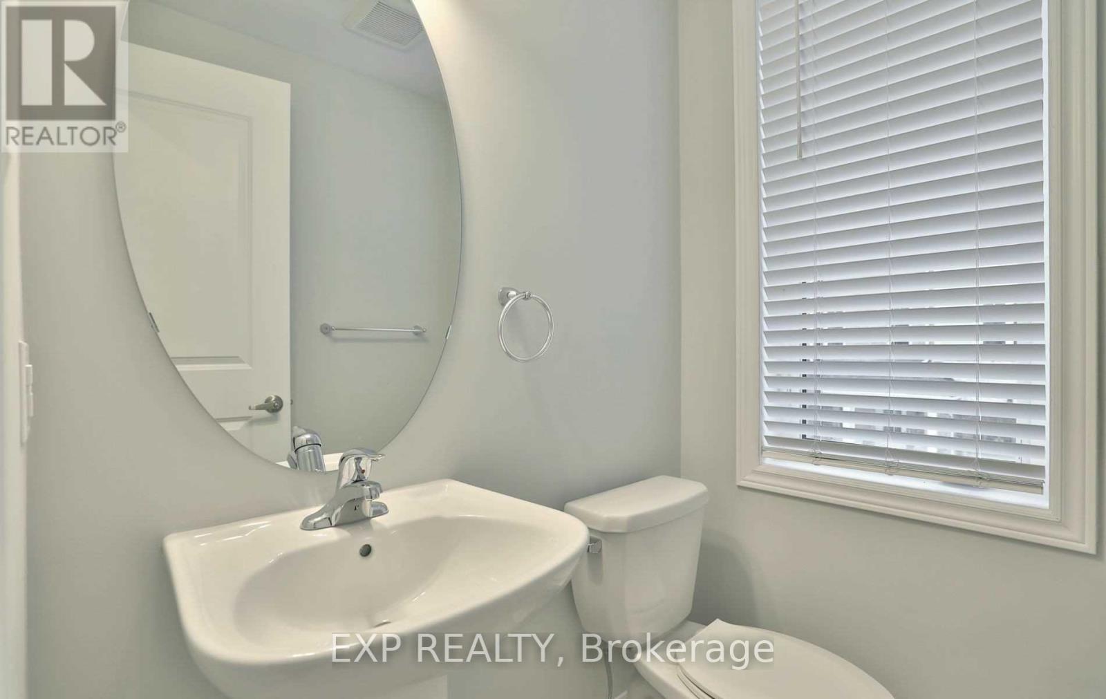32 Rapids Lane, Hamilton, ON - Indoor Photo Showing Bathroom