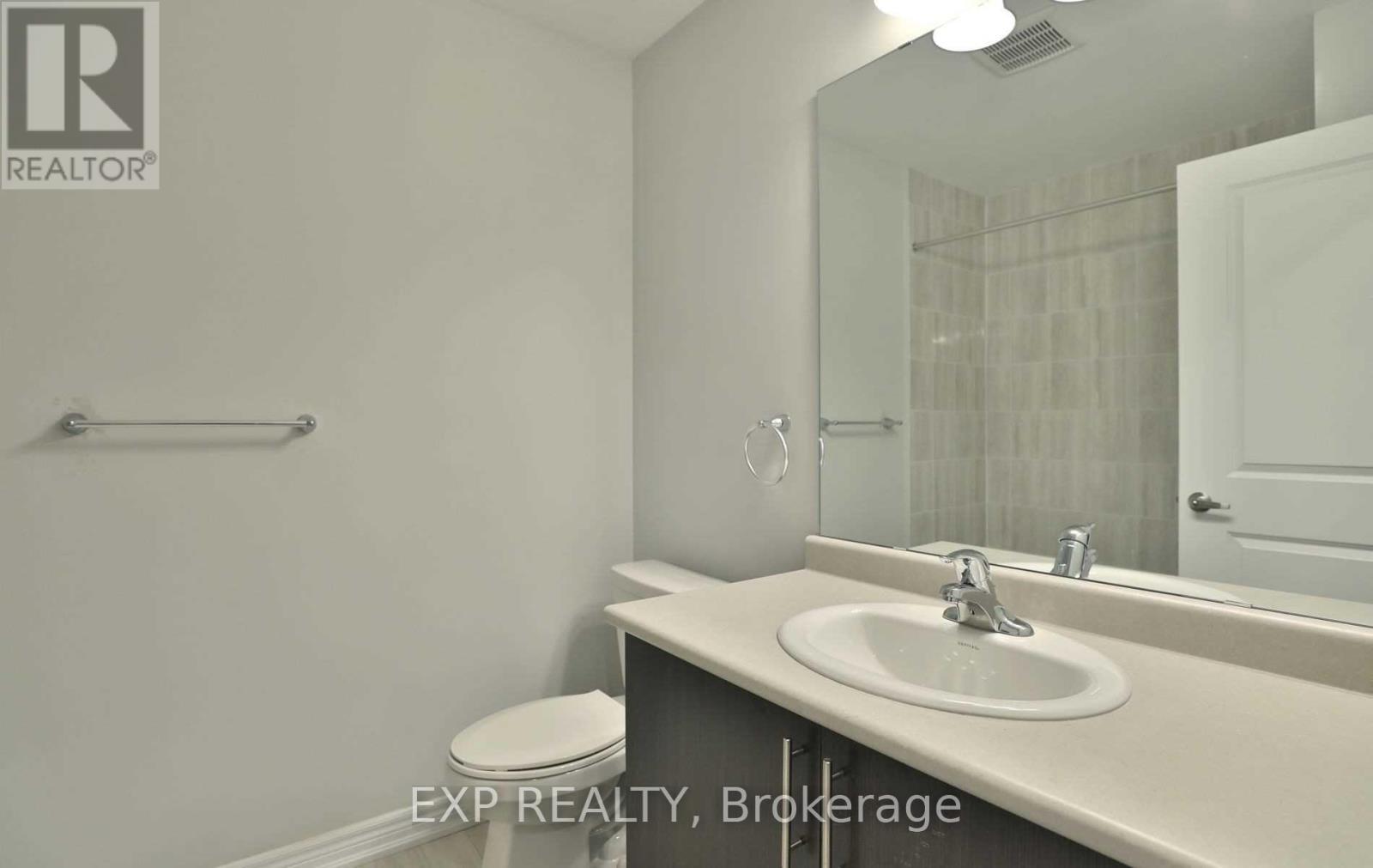 32 Rapids Lane, Hamilton, ON - Indoor Photo Showing Bathroom