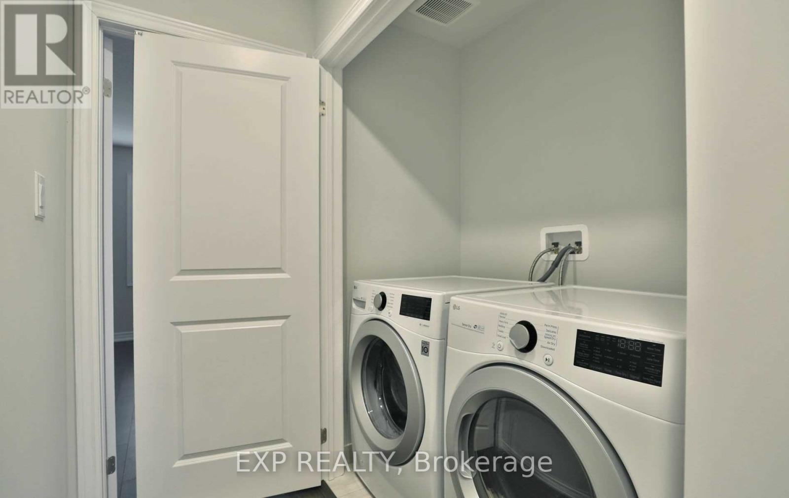 32 Rapids Lane, Hamilton, ON - Indoor Photo Showing Laundry Room