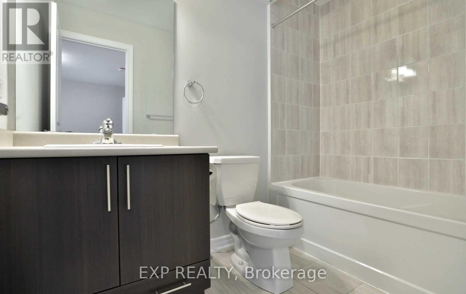 32 Rapids Lane, Hamilton, ON - Indoor Photo Showing Bathroom