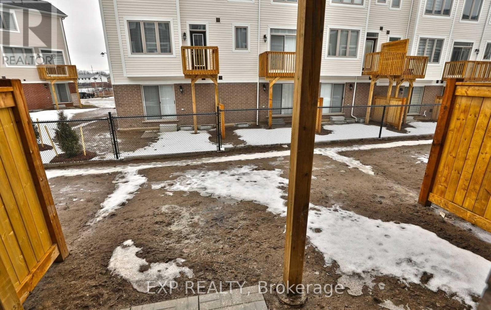 32 Rapids Lane, Hamilton, ON - Outdoor