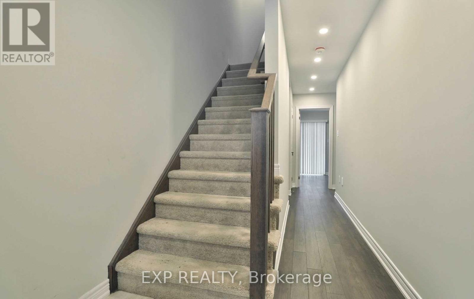 32 Rapids Lane, Hamilton, ON - Indoor Photo Showing Other Room