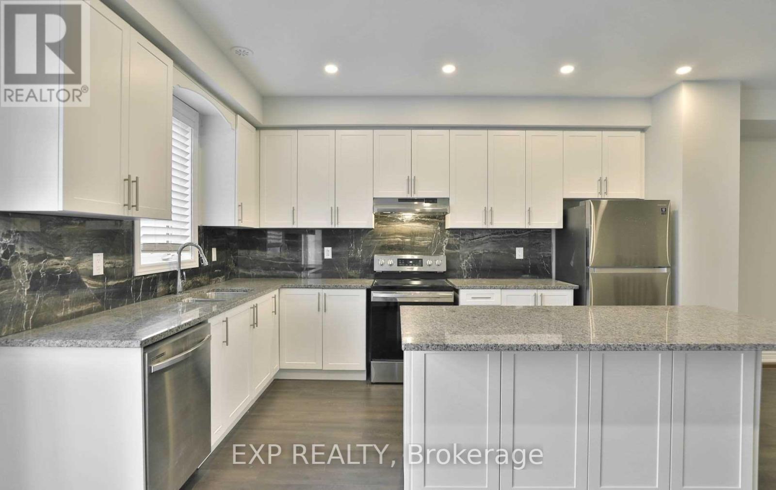 32 Rapids Lane, Hamilton, ON - Indoor Photo Showing Kitchen With Stainless Steel Kitchen With Upgraded Kitchen
