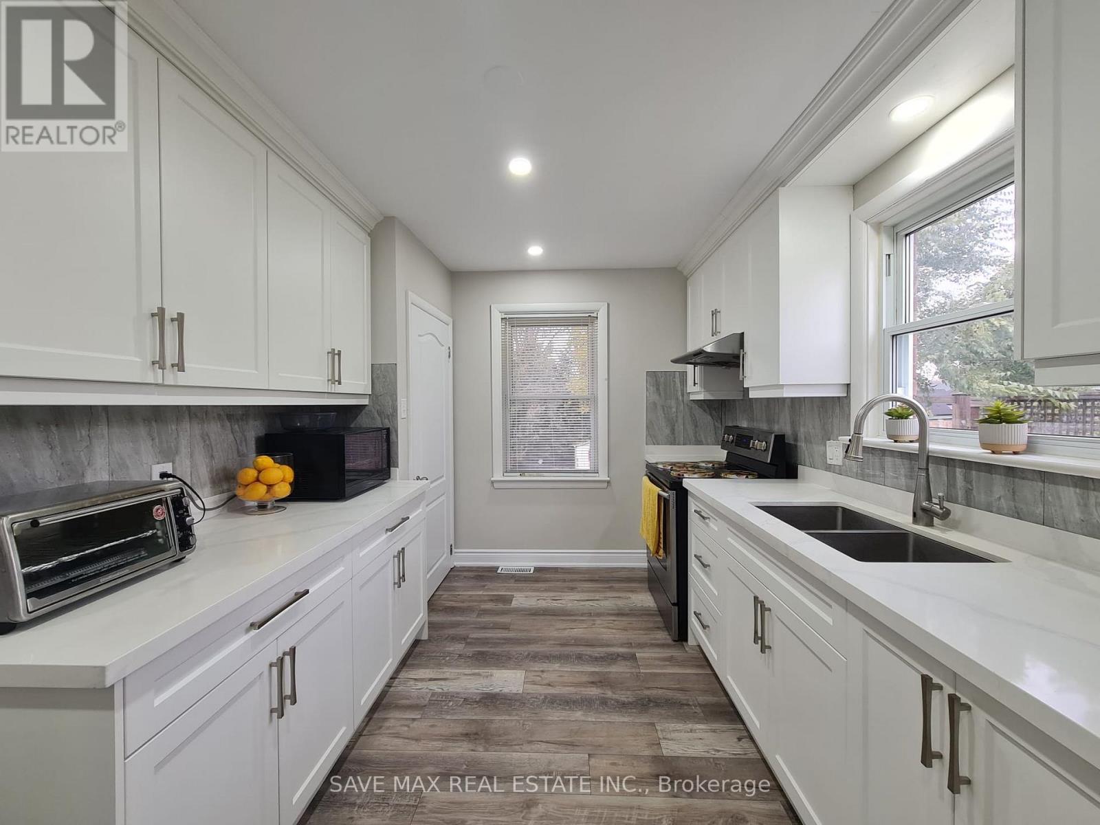 214 Cornwall Street, Waterloo, ON - Indoor Photo Showing Kitchen With Double Sink