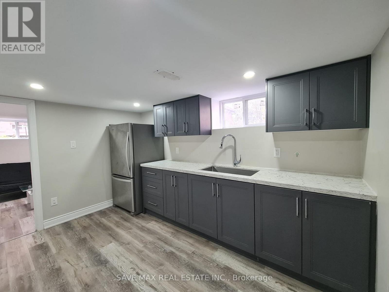 214 Cornwall Street, Waterloo, ON - Indoor Photo Showing Kitchen