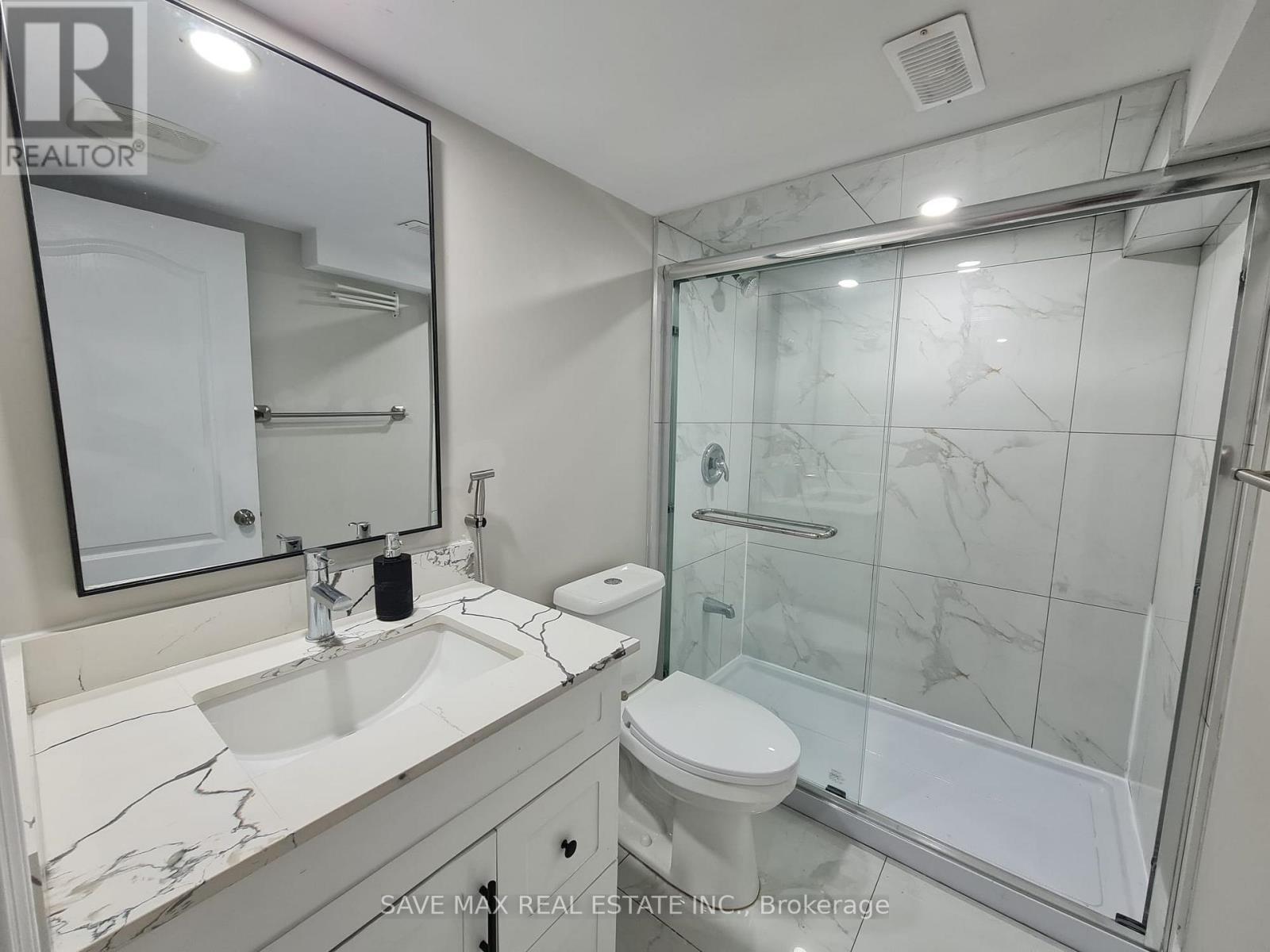 214 Cornwall Street, Waterloo, ON - Indoor Photo Showing Bathroom