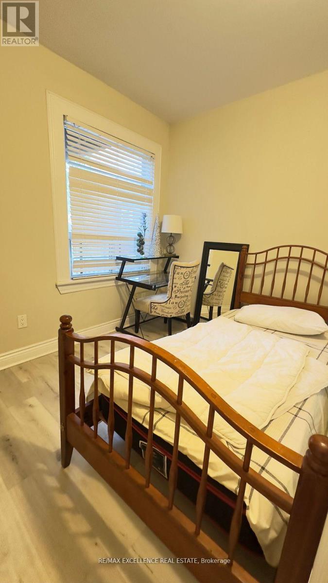 25 Barnesdale Avenue S, Hamilton, ON - Indoor Photo Showing Bedroom