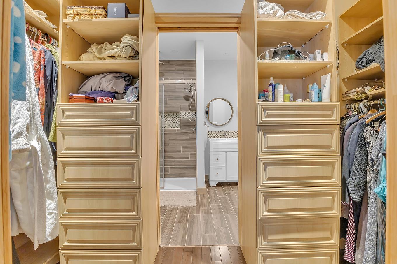 Walk-in closet - 436 Ch. Blackburn, Val-Des-Monts, QC - Indoor With Storage