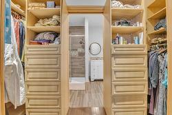 Walk-in closet -