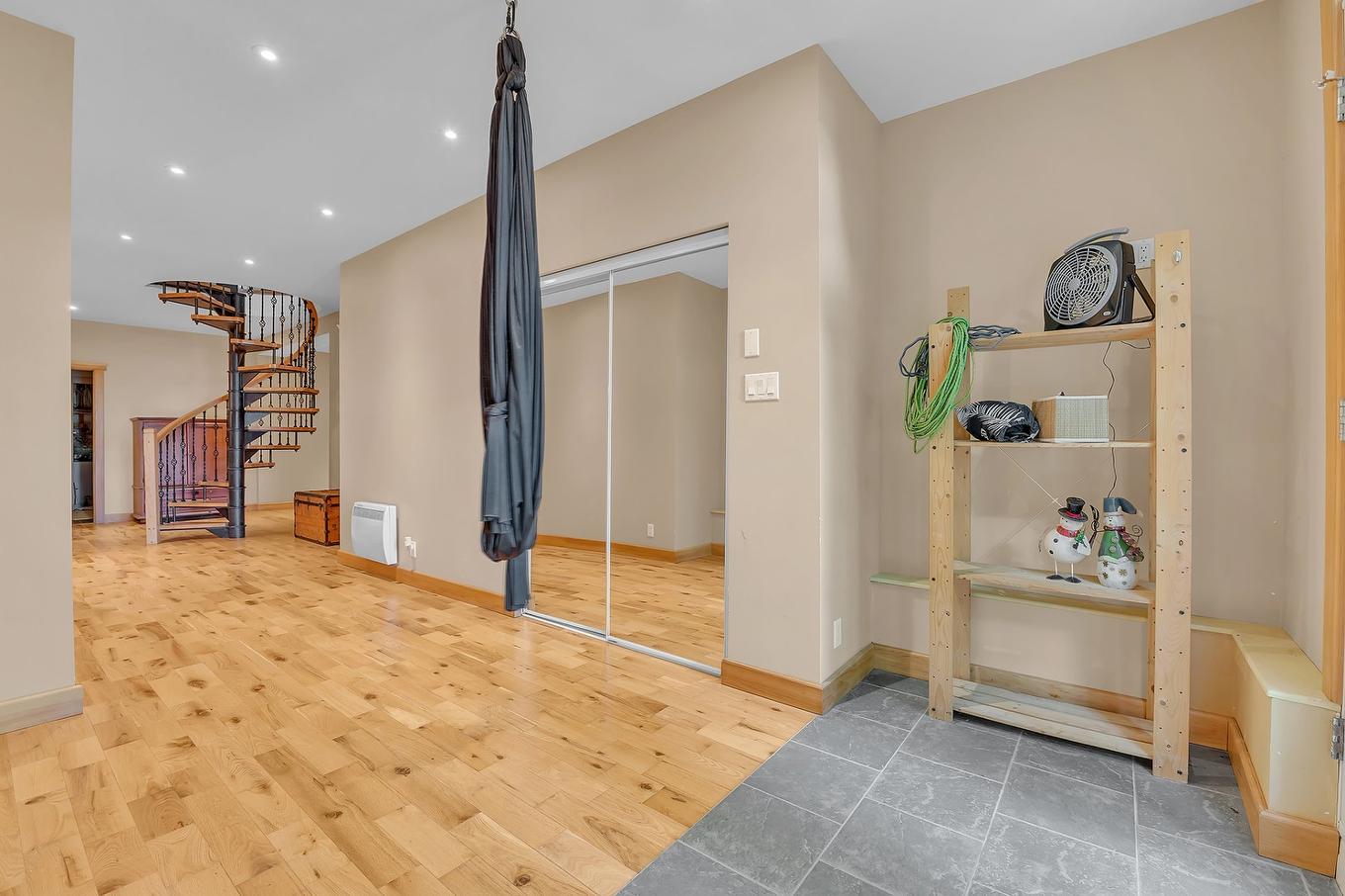 Hall - 436 Ch. Blackburn, Val-Des-Monts, QC - Indoor Photo Showing Other Room