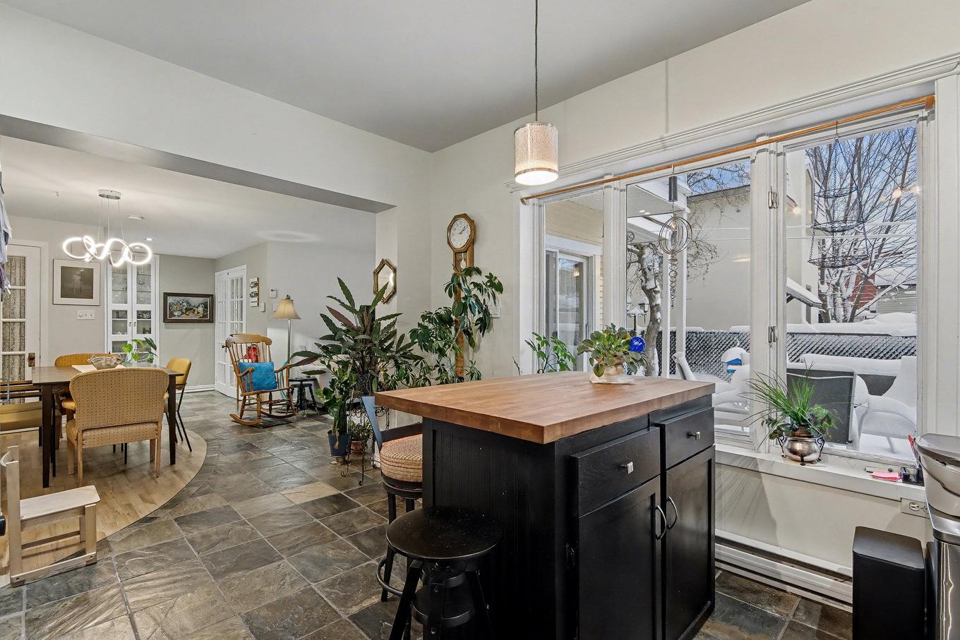 Cuisine - 104 - 106A Rue Notre-Dame, Saint-Jean-Sur-Richelieu, QC - Indoor